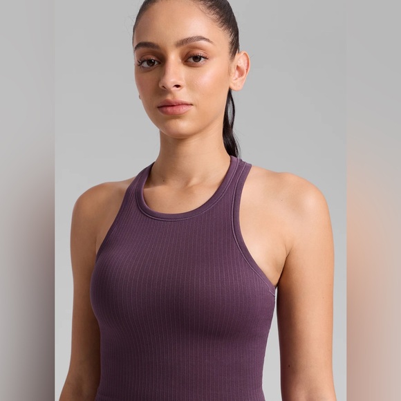 Seamless Ribbed Racerback Crop Tank - Picture 5 of 8